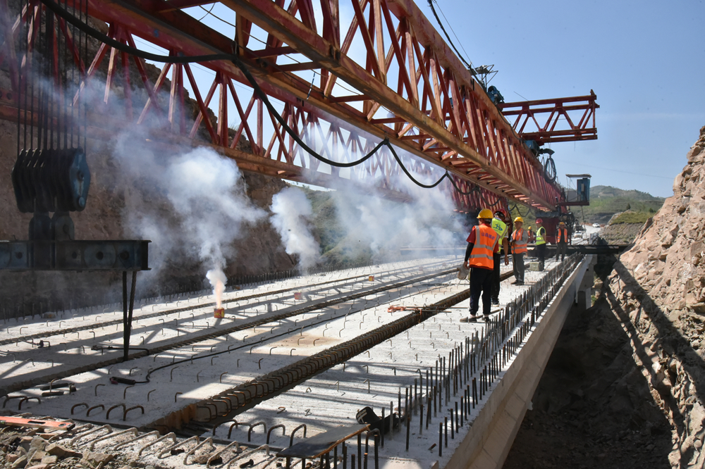 �S��һ̖���ι�·ʯ�Ƕ�����������؞ͨ