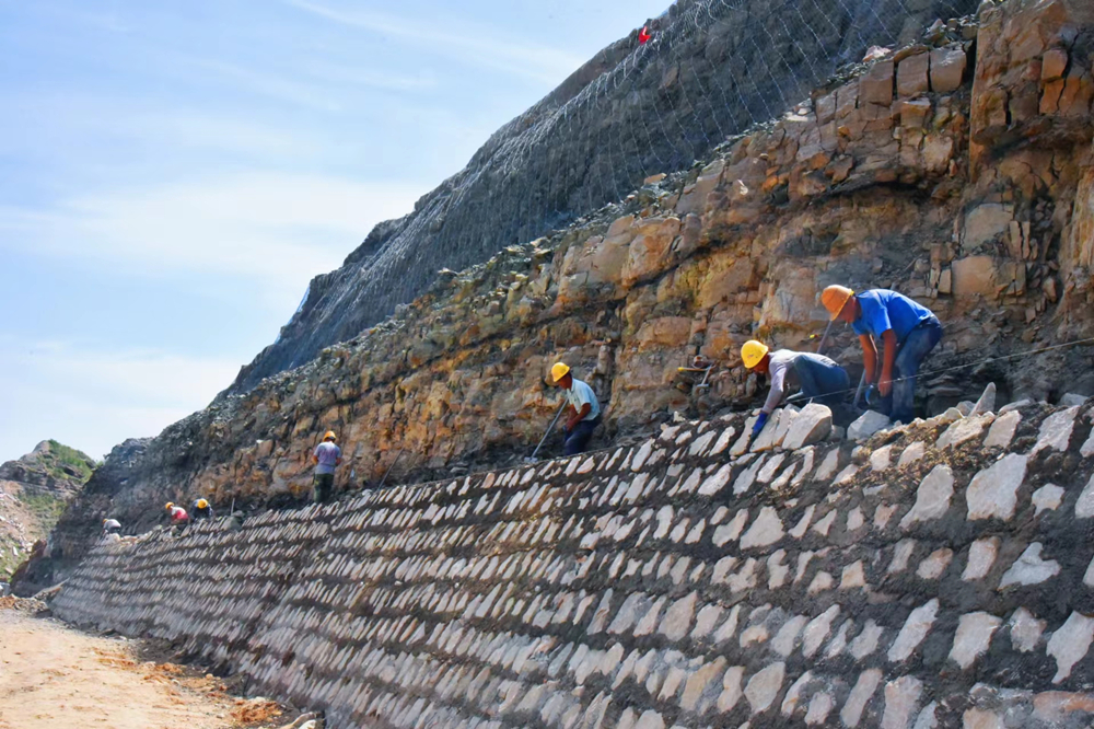 �S��һ̖���ι�·ʯ�Ƕ�����������؞ͨ