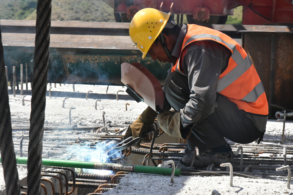 �S��һ̖���ι�·ʯ�Ƕ�����������؞ͨ