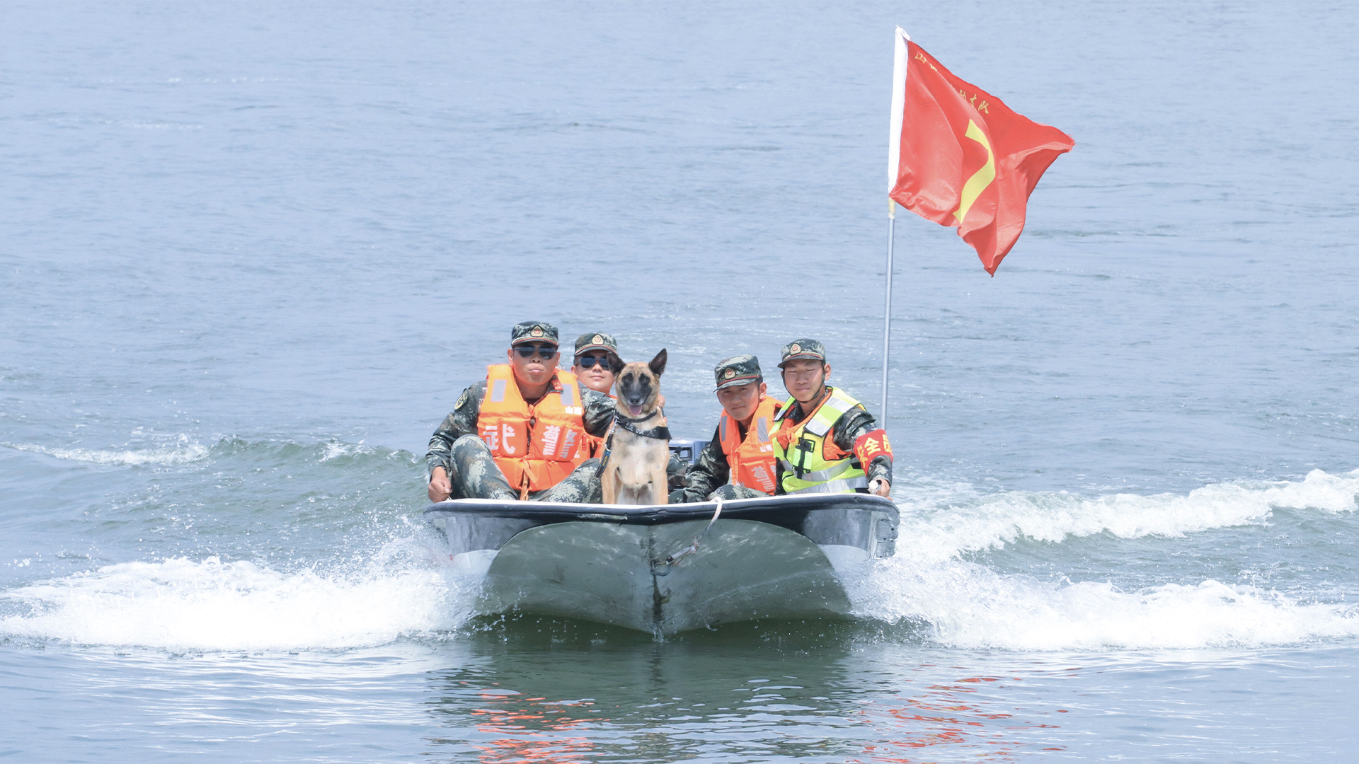 劈波斬浪！直擊武警沖鋒舟練兵現場【2】