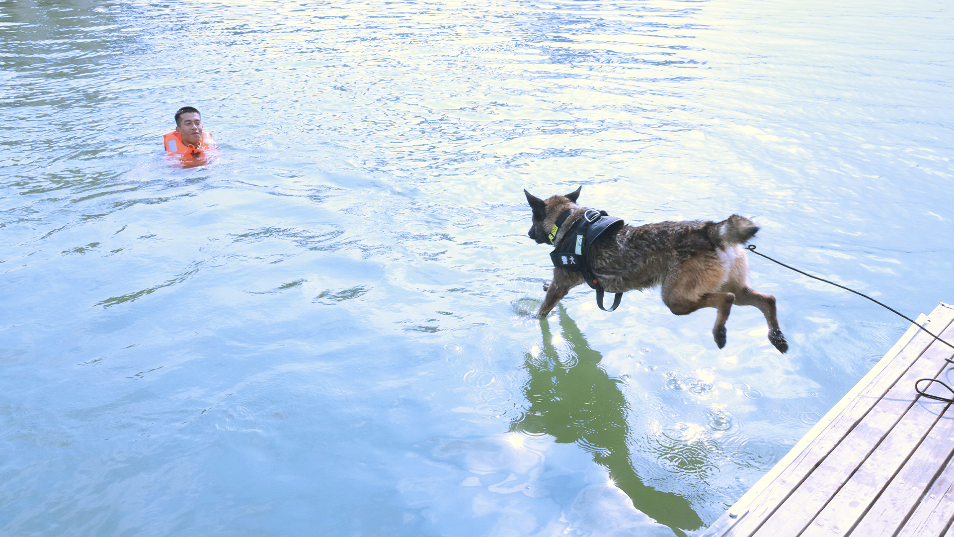 劈波斬浪！直擊武警沖鋒舟練兵現場【6】