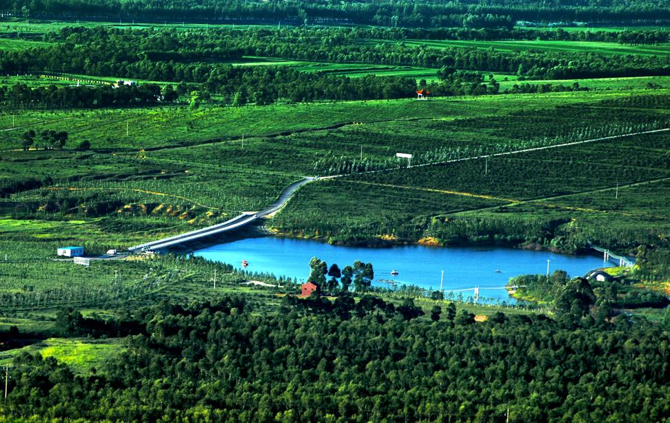 環境治理 筑牢高質量發展“綠底色”持續厚植生態優勢，扎實推進山水林田湖草沙一體化保護和系統治理，推進右玉縣水土保持高質量發展先行區建設，不斷提升全縣水土保持生態建設成果。