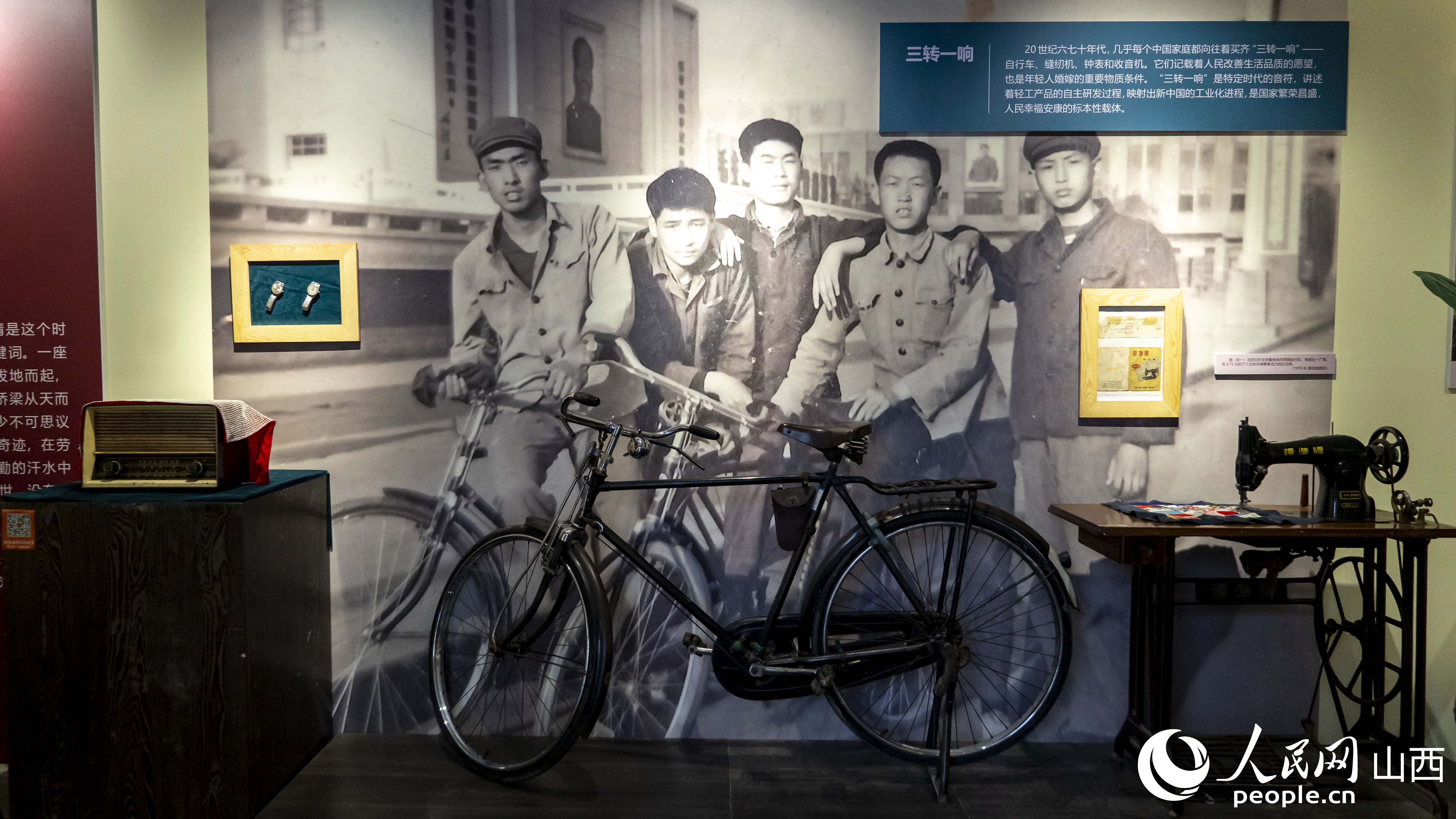 太原城市記憶館展出的老照片。人民網 盧鵬宇攝