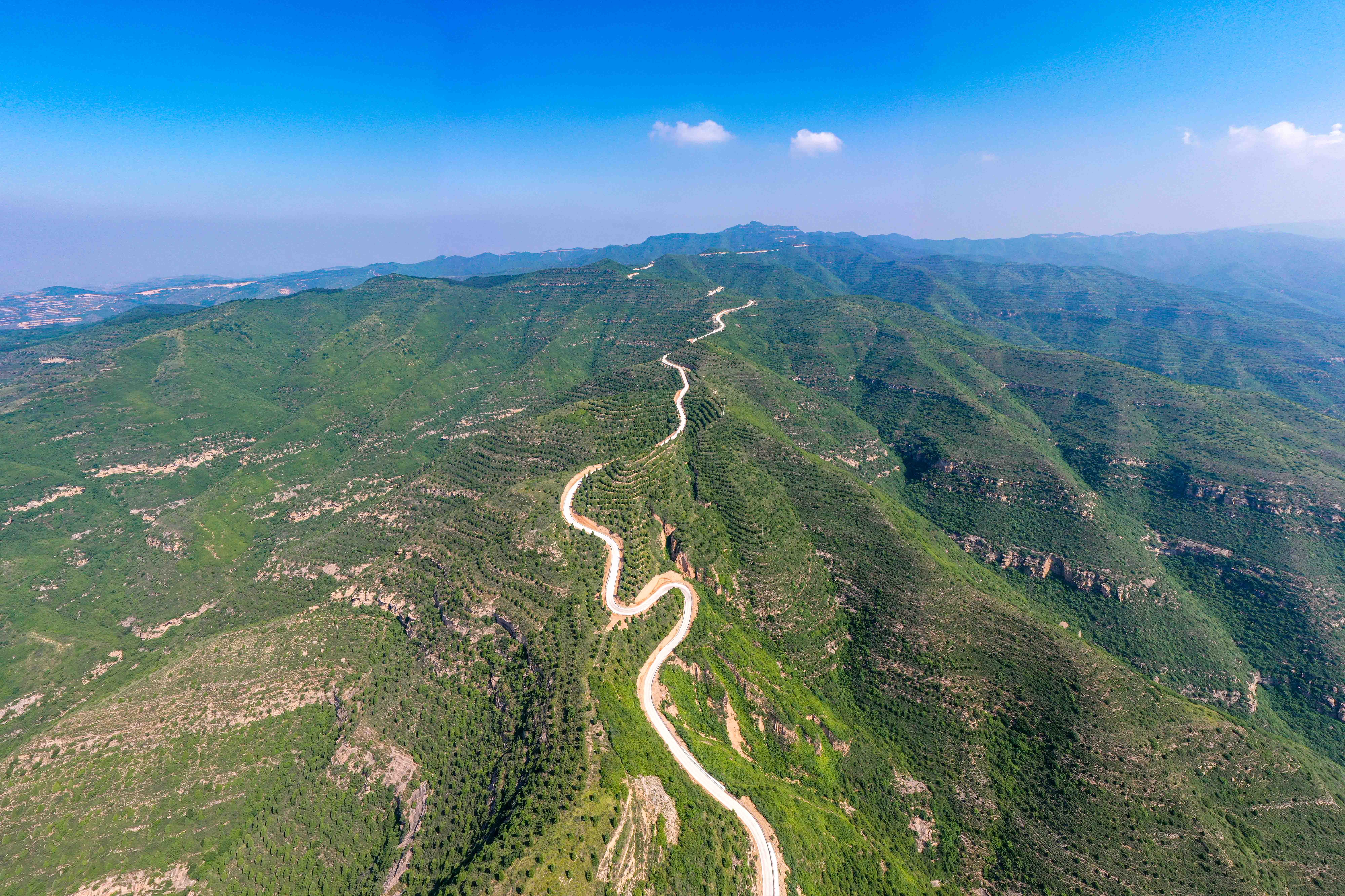 航拍吉縣車家山天然林保護人工造林工程