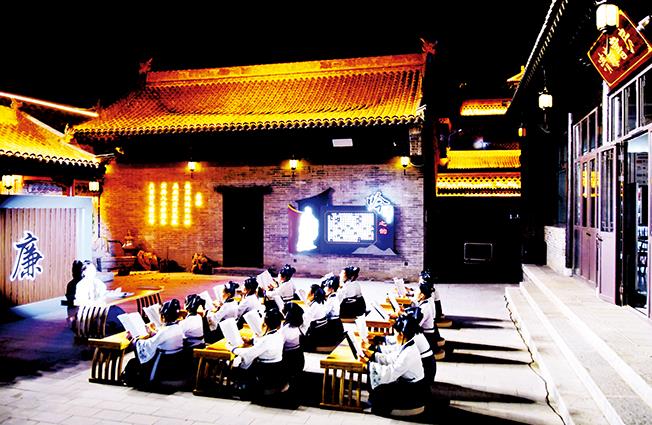 郊區清廉建設專場晚會在蔭營古鎮上演