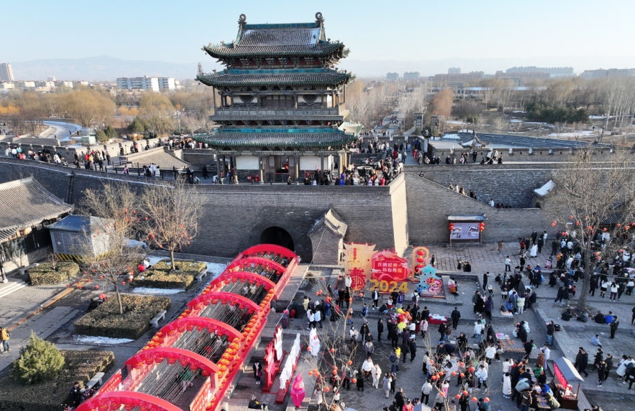平遙古城，游客絡繹不絕。何勇攝（無人機）