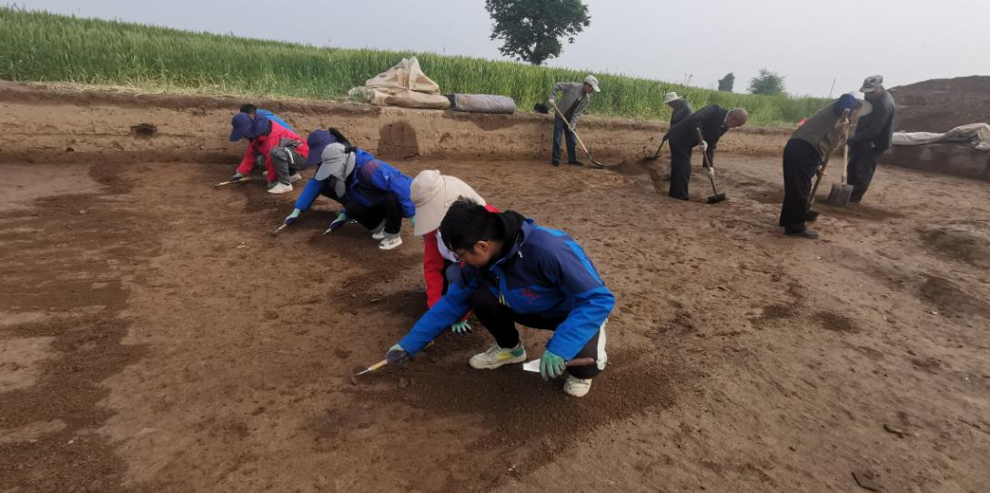 2022年春季，陶寺遺址宮城內2號夯筑基址發掘現場