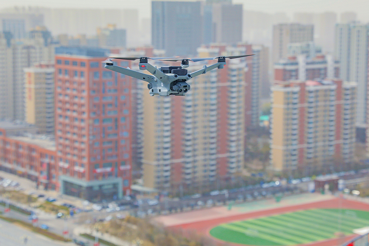 作業中的無人機。人民網記者王帆攝